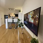 Апартаменты Luxurious And Stylish At Ber Airport Шёнефельд