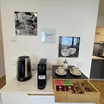 Апартаменты Luxurious And Stylish At Ber Airport *