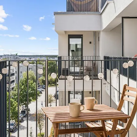 Luxurious And Stylish At Ber Airport Apartment *