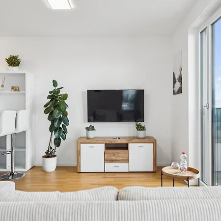 Luxurious And Stylish At Ber Airport Apartment Schönefeld